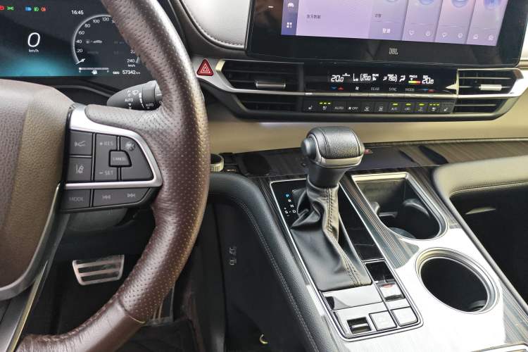 Used Toyota Granvia 2023 2.5L Hybrid Flagship VIP Edition