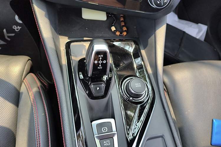 Used Lynk & Co 03 2019 1.5TD DCT JingPro Edition China VI Standard Gear Lever