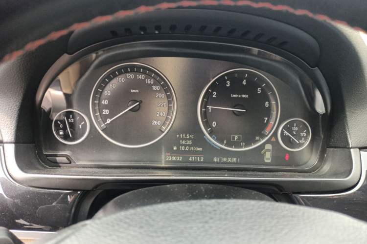 Used BMW 5 Series 2011 523Li Leading Model
