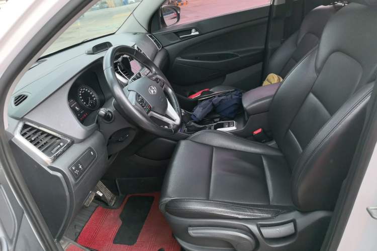Used Hyundai Tucson 2015 1.6T Dual-Clutch Two-Wheel-Drive Smart Model Left Front Seat