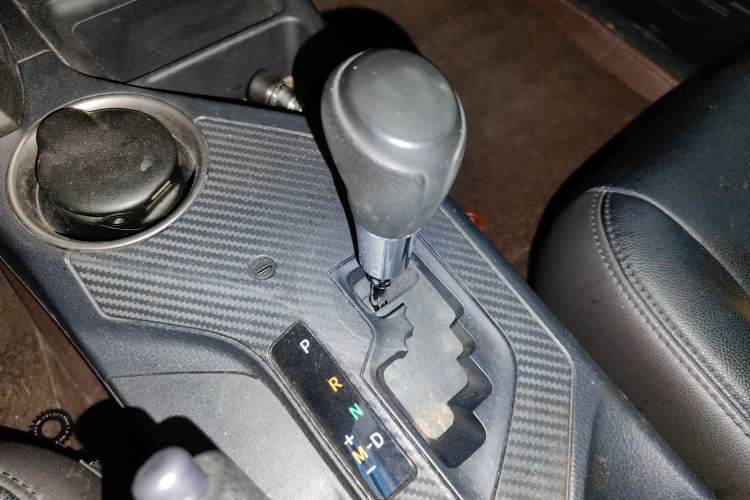 Used Toyota RAV4 2015 2.0L CVT Two-Wheel Drive Fashion Edition Gear Lever