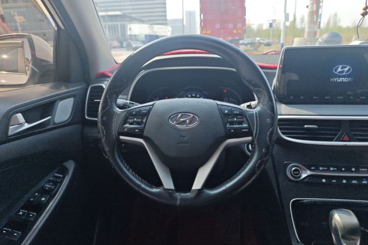 Used Hyundai Tucson 2019 280TGDi Dual-Clutch Two-Wheel Drive Fashion Edition China VI Standard Steering Wheel