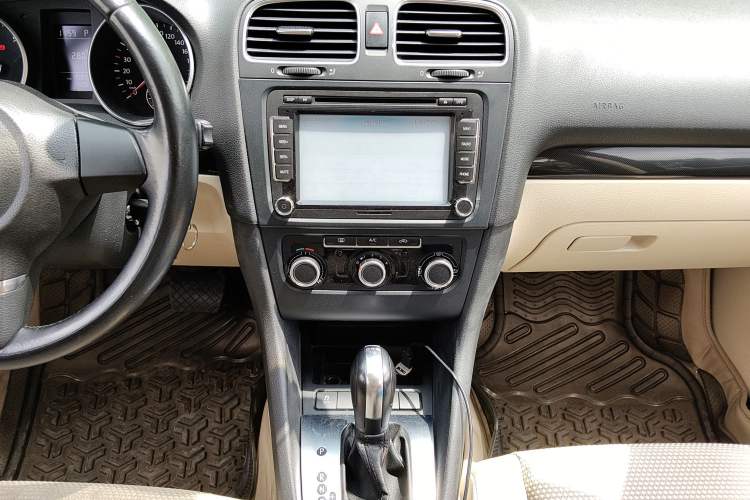 Used Volkswagen Golf 2012 1.4 TSI Automatic Comfort Edition Audio And AC Panel