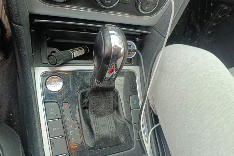 Used Volkswagen Passat 2014 1.8TSI DSG Prestige Navigation Edition Gear Lever