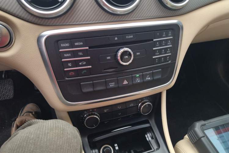 Used Mercedes-Benz GLA 2016 GLA 200 Sport Edition Audio And AC Panel