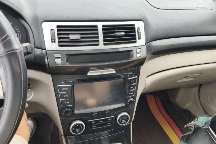 Used Bestune B70 2012 1.8L manual luxury version Audio And AC Panel