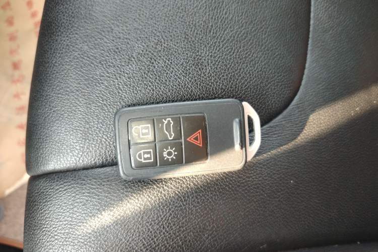 Used Volvo V40 2015 1.6T Zhiya Edition