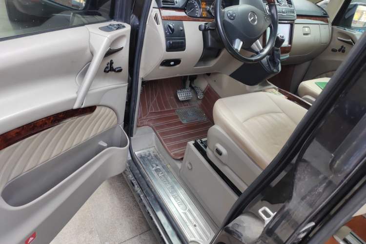 Used Mercedes-Benz Viano 2013 3.0L Navigator Edition
