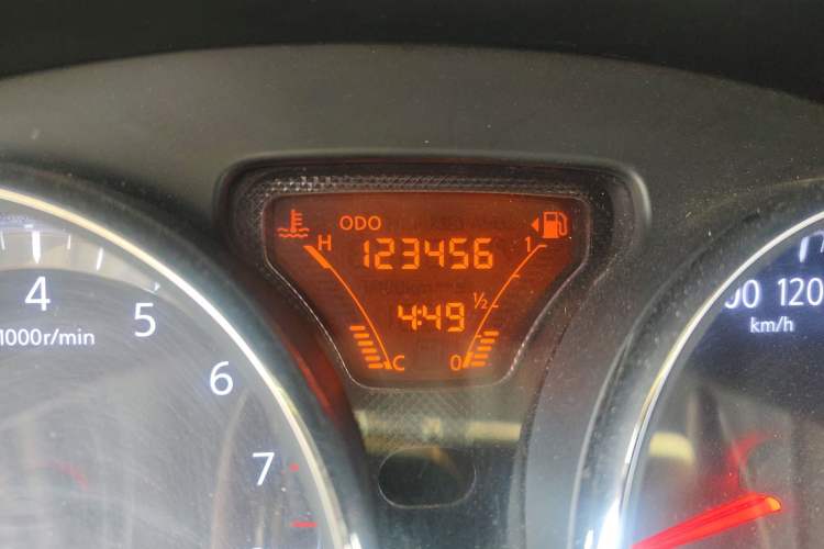 Used Nissan Sunny 2011 1.5XL Manual Deluxe Edition Odometer Close Up
