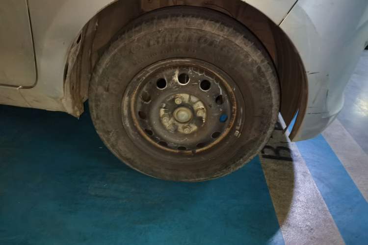 Used Wuling Rongguang V 2015 1.5L Base Version Right Front Wheel Hub