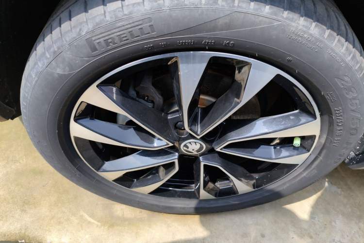 Used Skoda Kodiaq 2023 TSI330 5-Seater Two-Wheel-Drive Luxury Edition Exterior 4