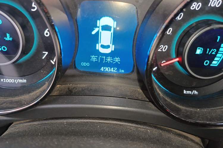 Used BAIC Senova D50 2014 1.5L manual comfort version Odometer Close Up