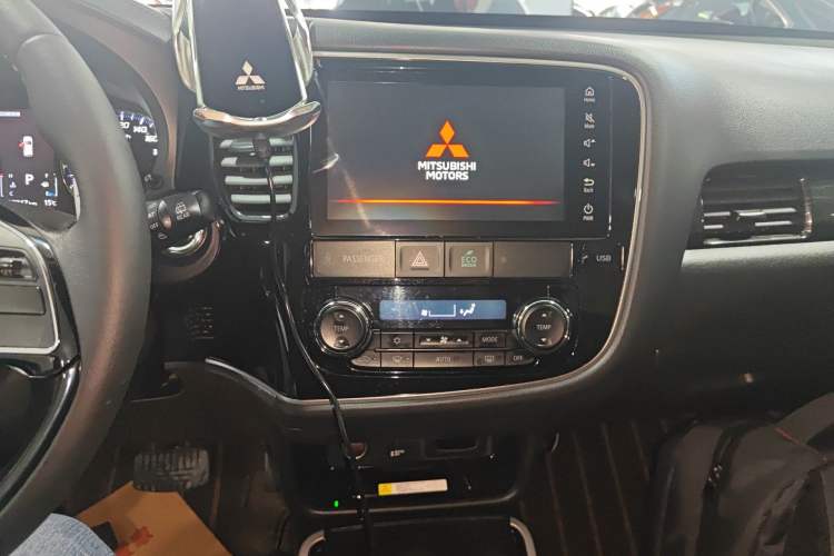 Used Mitsubishi Outlander 2020 2.4L 4x4 Zhi Xiang Edition 7-Seater Audio And AC Panel
