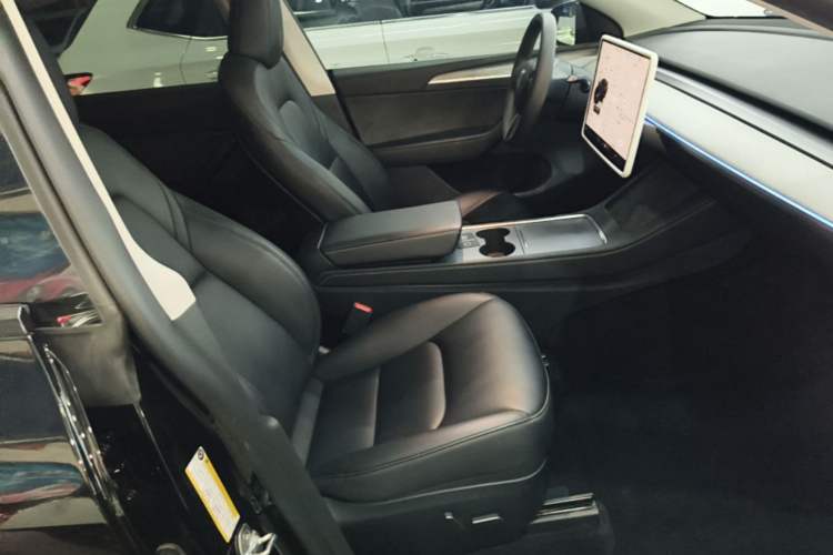 Used Tesla Model Y 2023 Rear-Wheel-Drive Version
