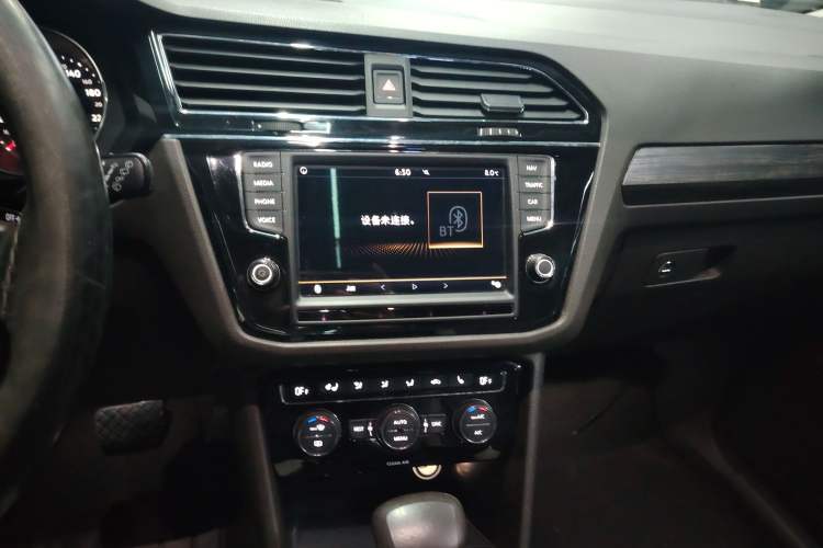 Used Volkswagen Tiguan L 2017 330TSI Automatic Two-Wheel Drive Luxury Edition Audio And AC Panel