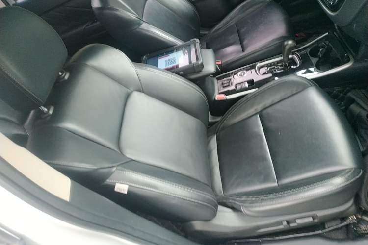 Used Mitsubishi Outlander 2019 2.4L 4x4 Zhi Xiang Edition 7 Seats China VI Standard