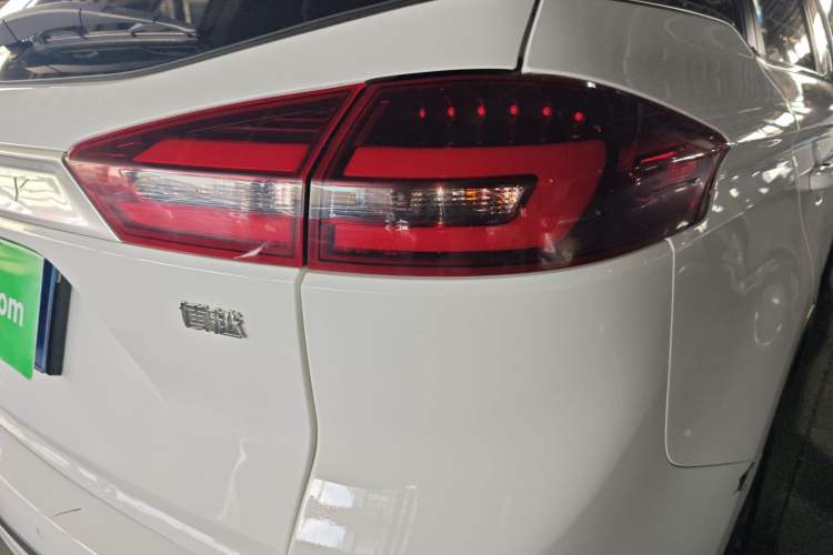 Used Geely Auto Emgrand X7 Sport 2021 Million Edition 1.8TD DCT Two-Wheel Drive Comfort Model Right Rear Taillight