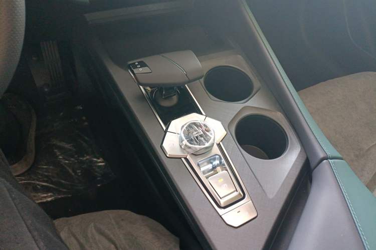 Used CHANGAN UNI-V iDD 2024 Blue Whale Smart Electric iDD 136km ZhiKu Model