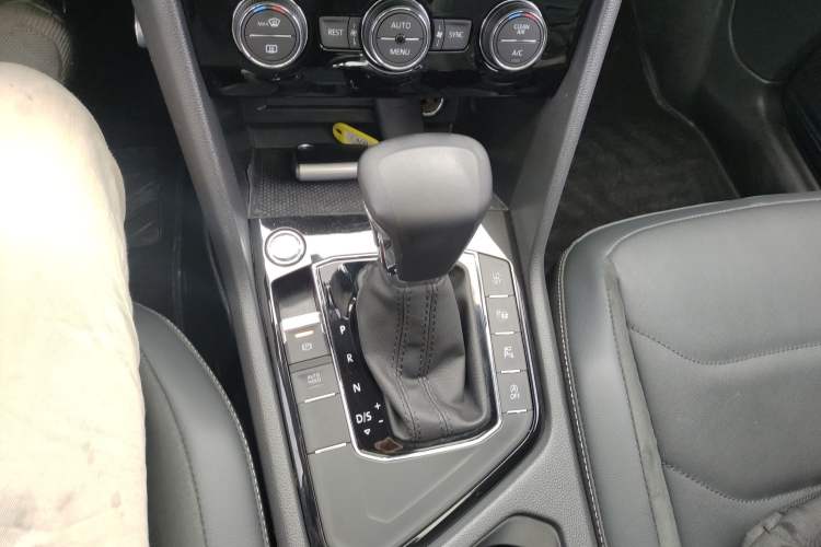 Used Volkswagen Tiguan L 2021 330TSI Automatic Two-Wheel Drive R-Line Enhanced Edition