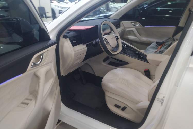 Used Roewe D5X DMH 2024 135 Tech Edition
