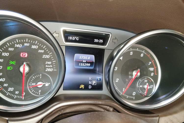 Used Mercedes-Benz GLS 2018 GLS 320 4MATIC Odometer Close Up