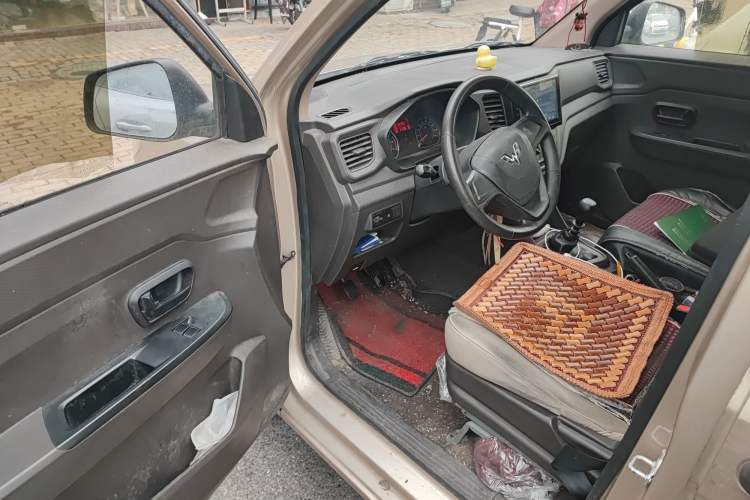 Used Wuling Hongguang V 2021 1.5L Jingqu Edition Enclosed-Window Vehicle LAR
