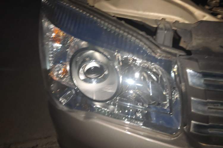 Used FORTHING Lingzhi 2013 M5 Q3 2.0L 7-seat Long-wheelbase Luxury Model
