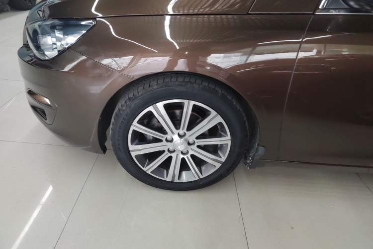 Used Peugeot 408 2014 1.8L Automatic Luxury Edition Left Front Wheel Hub