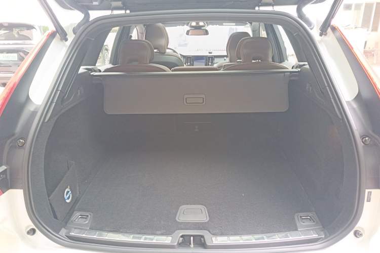 Used Volvo XC60 2023 B5 4x4 Smart Luxury Edition
