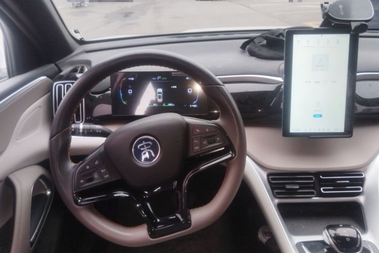 Used BYD Song Pro New Energy 2024 HONOR Edition DM-i 71KM Navigation Model
