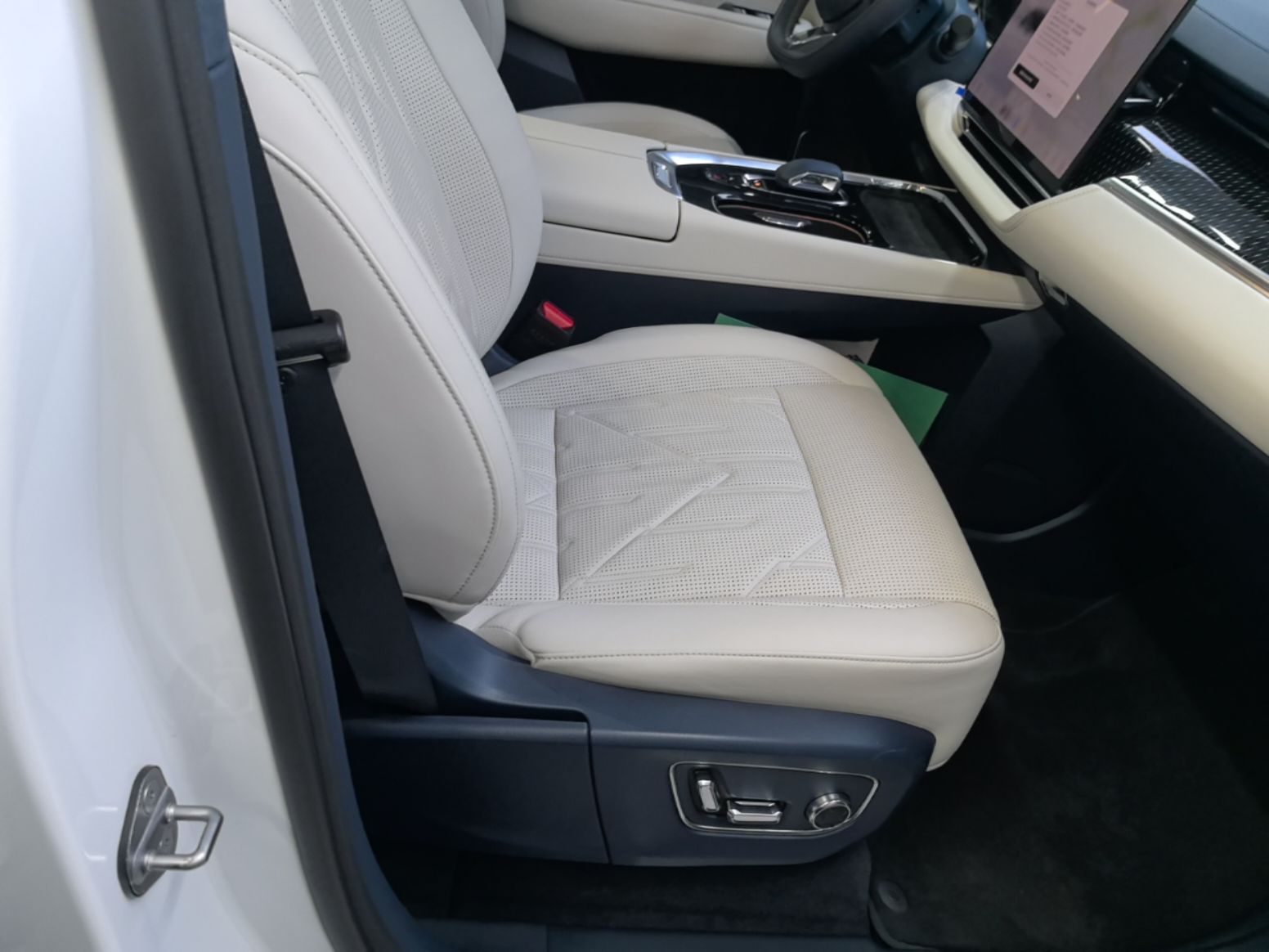 Zeekr 009 2024 Six-Seat Executive Version 4WD 108 kWh — снимка 19