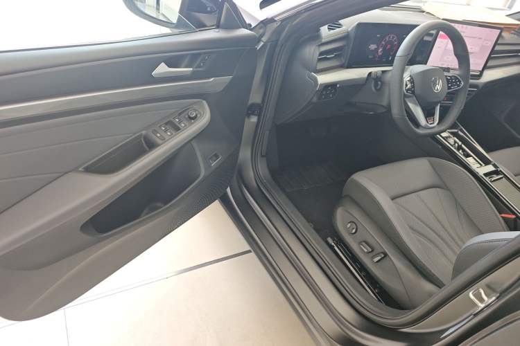 Used Volkswagen Lamando 2026 Lavida L GTS 380TSI Lingfeng Millionth Anniversary Edition Driver Seat