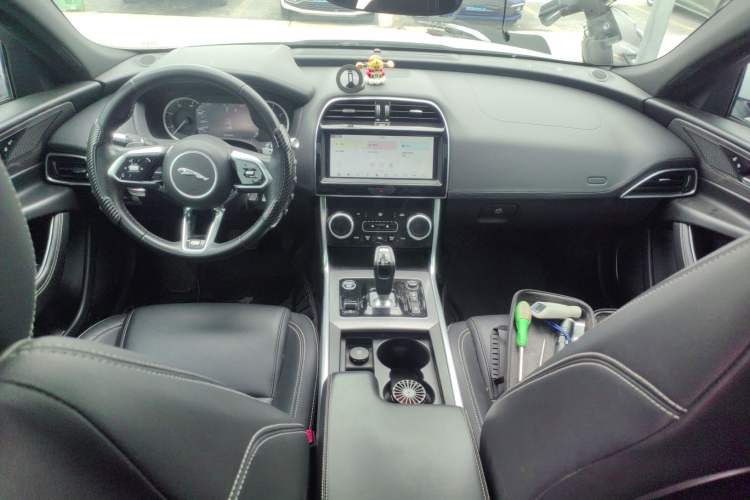 Used Jaguar XEL 2020 2.0T 200PS R-DYNAMIC Youth Sports Edition Center Console