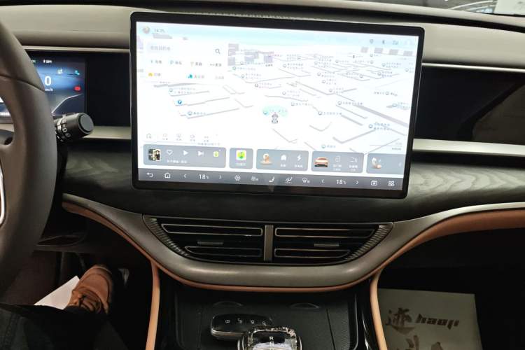 Used Denza D9 2024 DM-i 1050 Luxury Model
