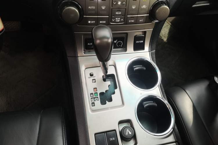 Used Toyota Highlander 2011 2.7L Two-Wheel Drive 7-Seater Luxury Edition
