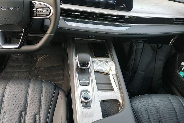 Used Chery Fengyun A8 2025 Model 70km Standard Version
