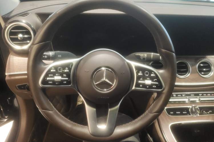 Used Mercedes-Benz E-Class 2019 E 260 L
