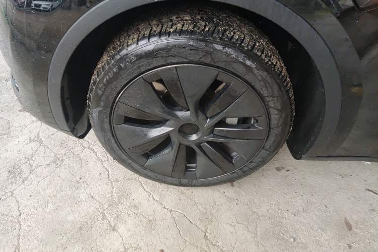 Used Tesla Model Y 2023 Rear-Wheel-Drive Version Left Front Wheel Hub