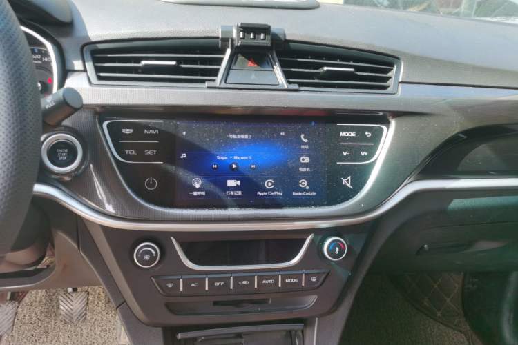 Used Geely Auto Emgrand 2017 Sedan Million Edition 1.5L Manual - Upward Version Audio And AC Panel