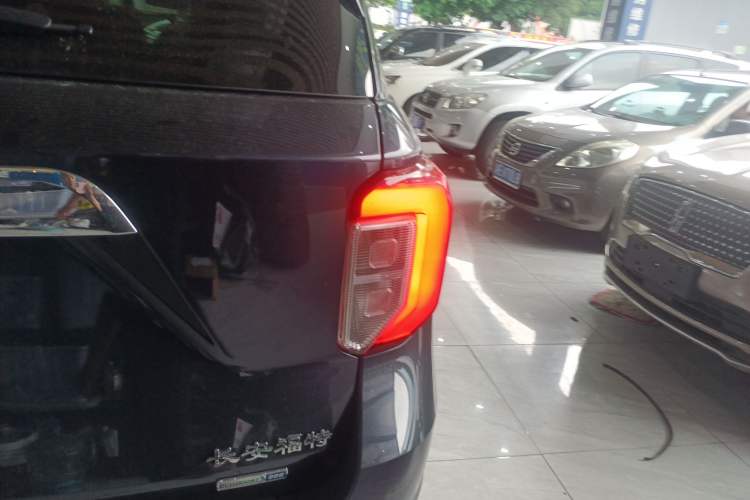 Used Ford Explorer 2020 EcoBoost 285 4x4 Titanium Edition 7-Seater Exterior 3