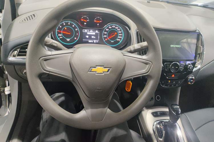 Used Chevrolet Cruze 2016 1.5L Automatic Stylish Sunroof Version Steering Wheel