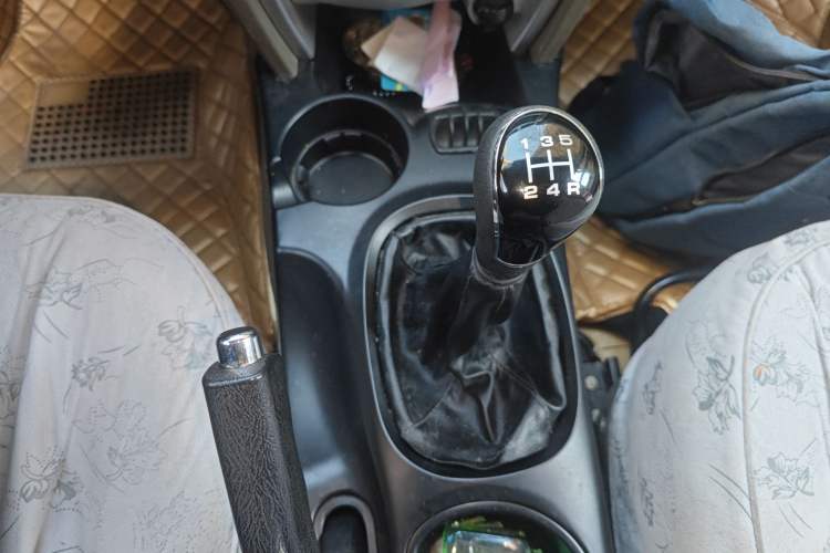 Used Huatai Santa Fe Classic 2012 2.0L Gasoline Manual Two-Wheel Drive Comfort Version Gear Lever
