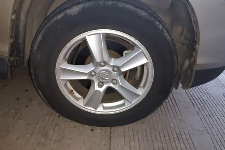 Used BYD S6 2014 2.0L Manual Luxury 5-Seater