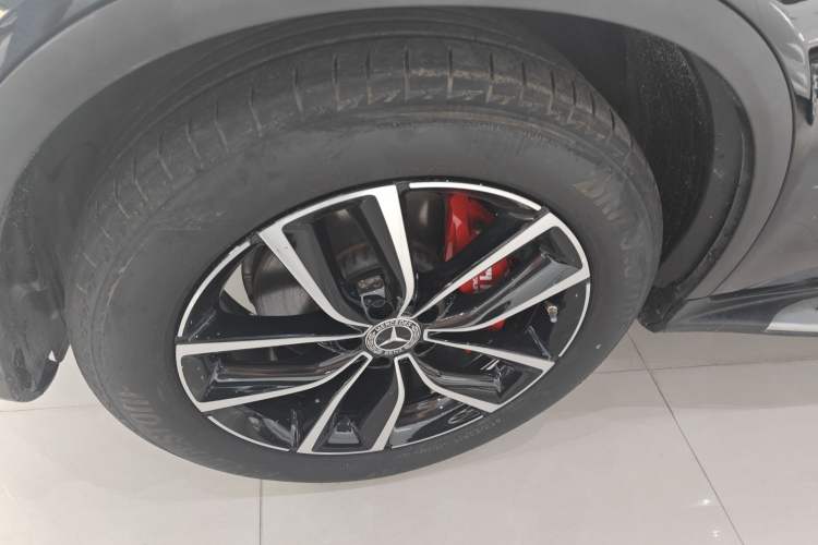 Used Mercedes-Benz GLC 2022 Second Facelift GLC 260 L 4MATIC Luxury Edition Left Front Wheel Hub