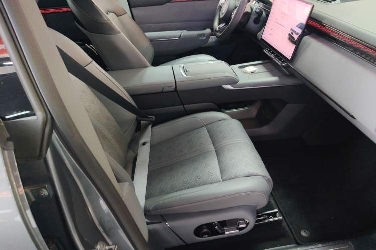 Used Zeekr 7X 2025 100 kWh Long-Range Rear-Wheel Drive with Intelligent Driving Features