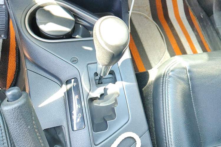 Used Toyota RAV4 2016 2.0L CVT Two-Wheel Drive Comfort Edition China V Standard Gear Lever