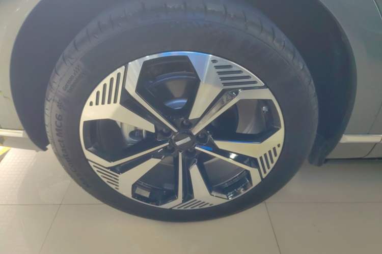 Used Wey Lanshan 2025 Four-Wheel Drive Max Left Front Wheel Hub