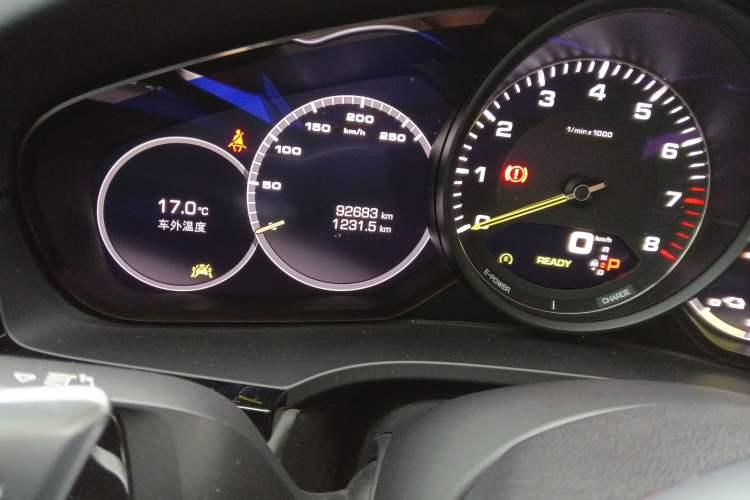 Used Porsche Cayenne E-Hybrid 2021 Cayenne E-Hybrid 2.0T Odometer Close Up