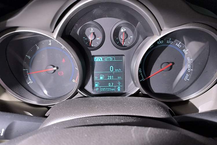 Used Chevrolet Cruze 2015 1.5L Classic SE AT Instrument Cluster