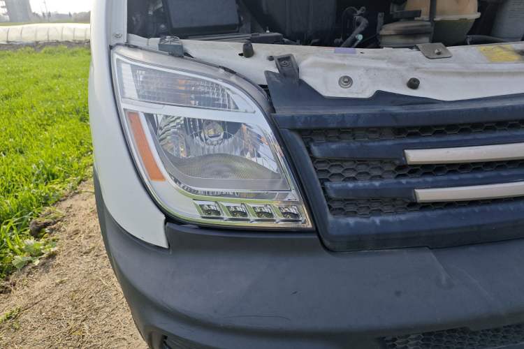 Used SAIC MAXUS Xintu V80 2016 2.5T Manual Aoyuntong National IV Long Wheelbase Mid-Height 7-Seater